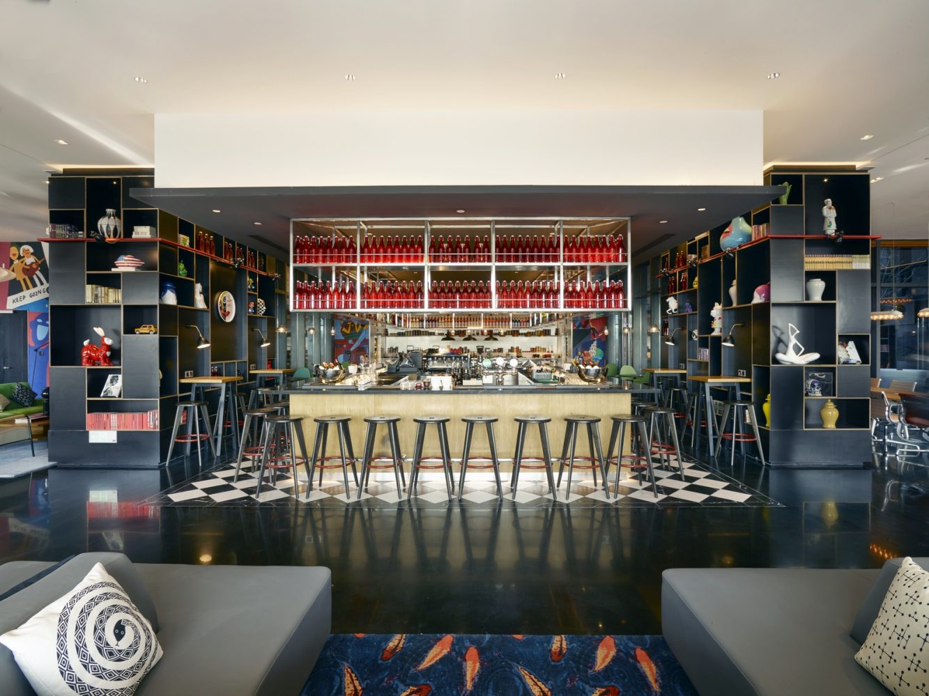 Las dos entradas del hotel CitizenM - Revista Estilo Propio